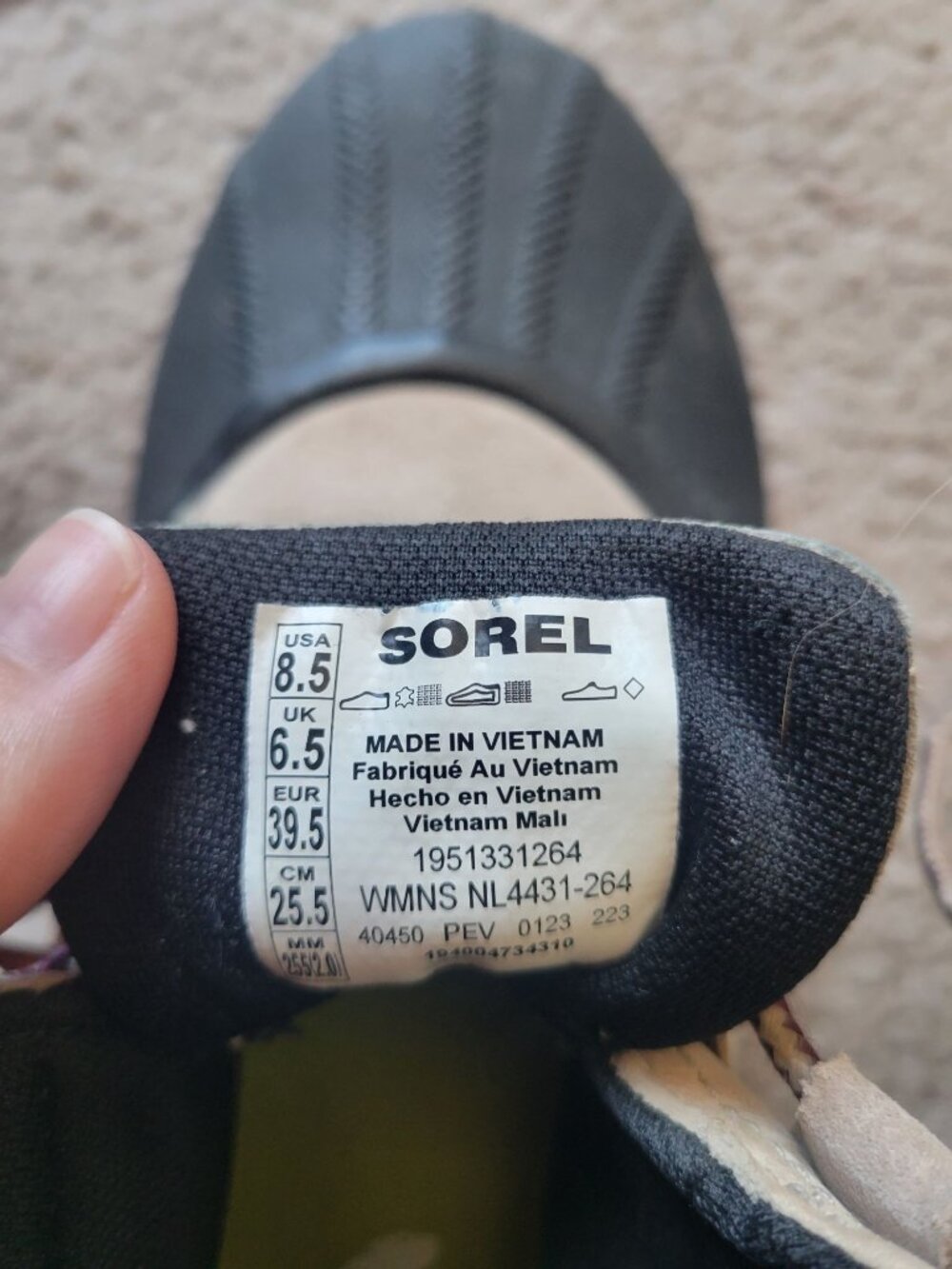 SOREL Out 'N About III Classic boots taupe suede upper black rubber Shell Sz 8.5 - Picture 8 of 9